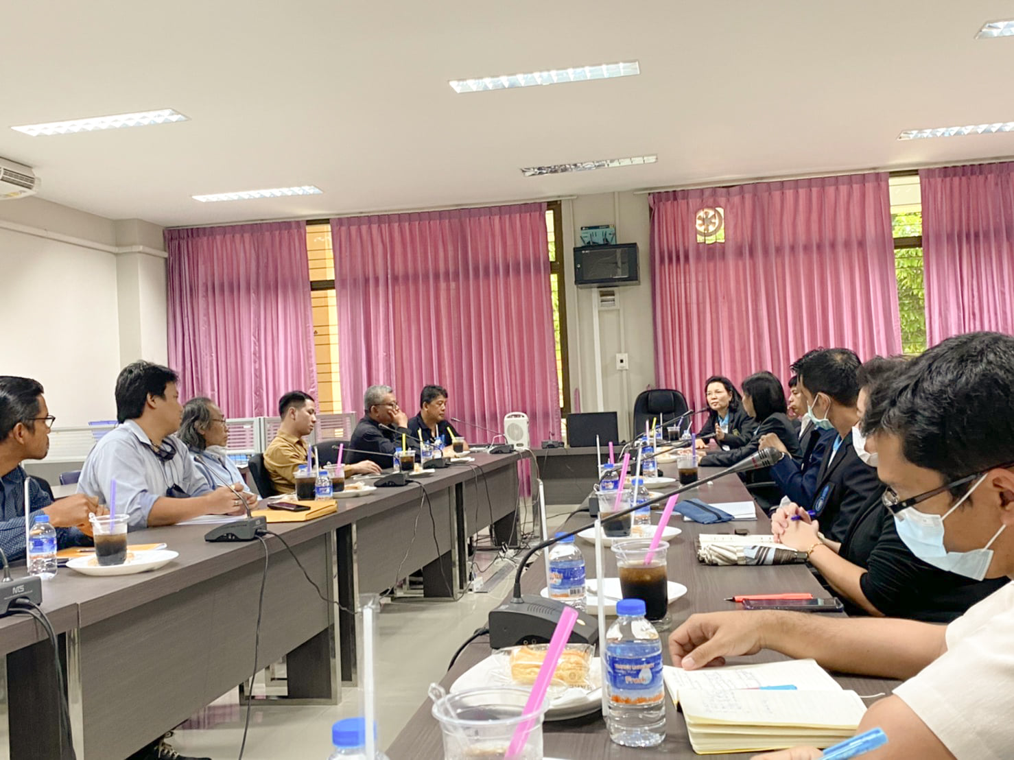การประชุมปรึกษาหารือทิศทางและแนวทางการผลิตร่วมกับคณบดี ผู้บริหารคณะศิลปกรรมศาสตร์ ประธานสาขาวิชา และประธานหลักสูตรที่ผลิตร่วมกับคณะศึกษาศาสตร์