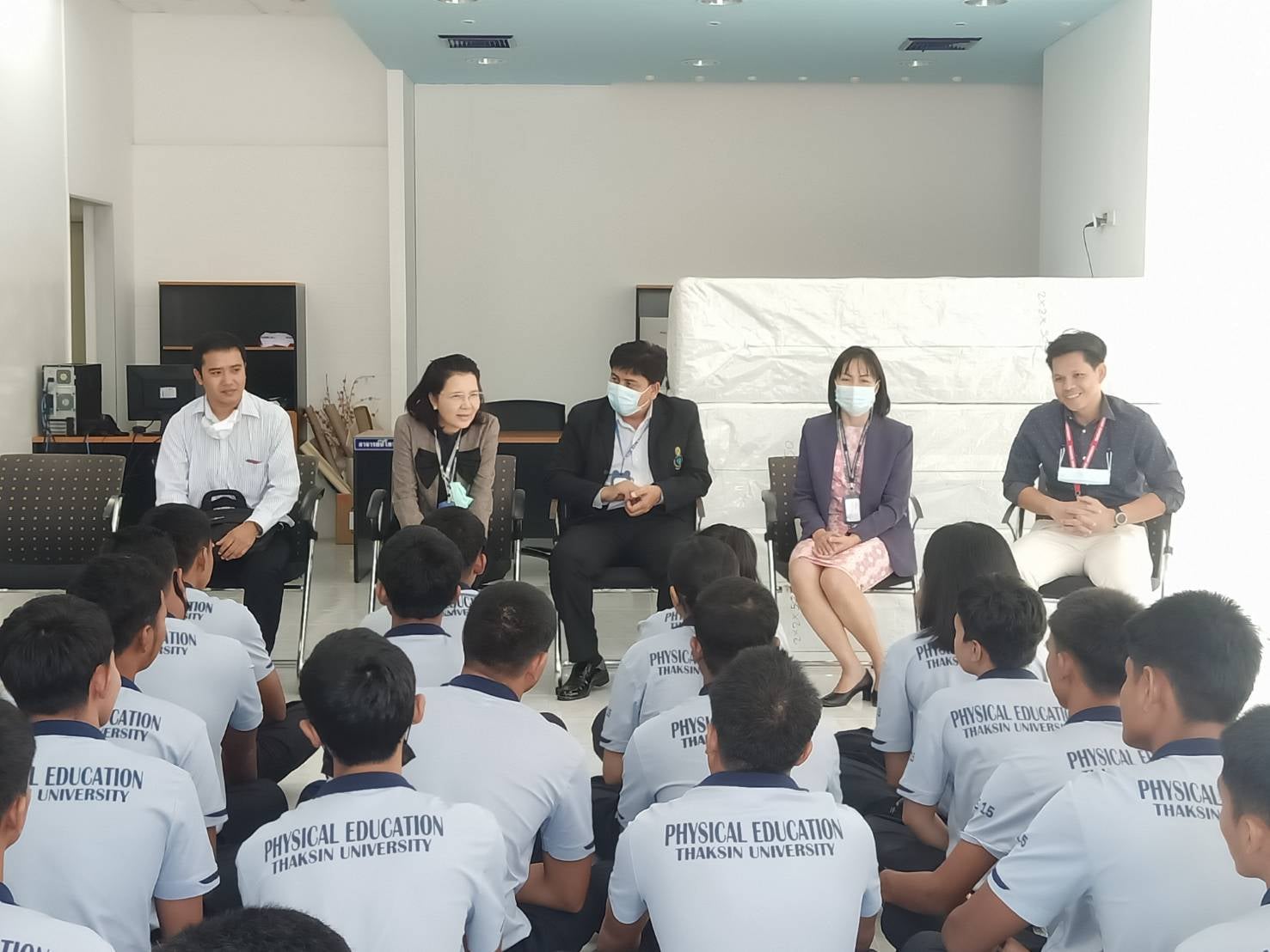 ทีมผู้บริหารคณะศึกษาศาสตร์ และผู้เกี่ยวข้องเข้าพบปะบุคลากรคณะศึกษาศาสตร์ วิทยาเขตพัทลุง