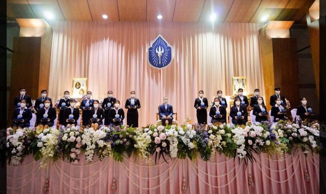 ขอแสดงความยินดีกับ นางราณี ประสิทธิกรณ์ ศิษย์เก่าหลักสูตร กศ.ม. หลักสูตรและการสอนที่ได้รับเข็มที่ระลึกและรางวัล " ครูผู้ปฏิบัติหน้าที่ครูที่ปรึกษาดีเด่น ประจำปีการศึกษา 2564 "