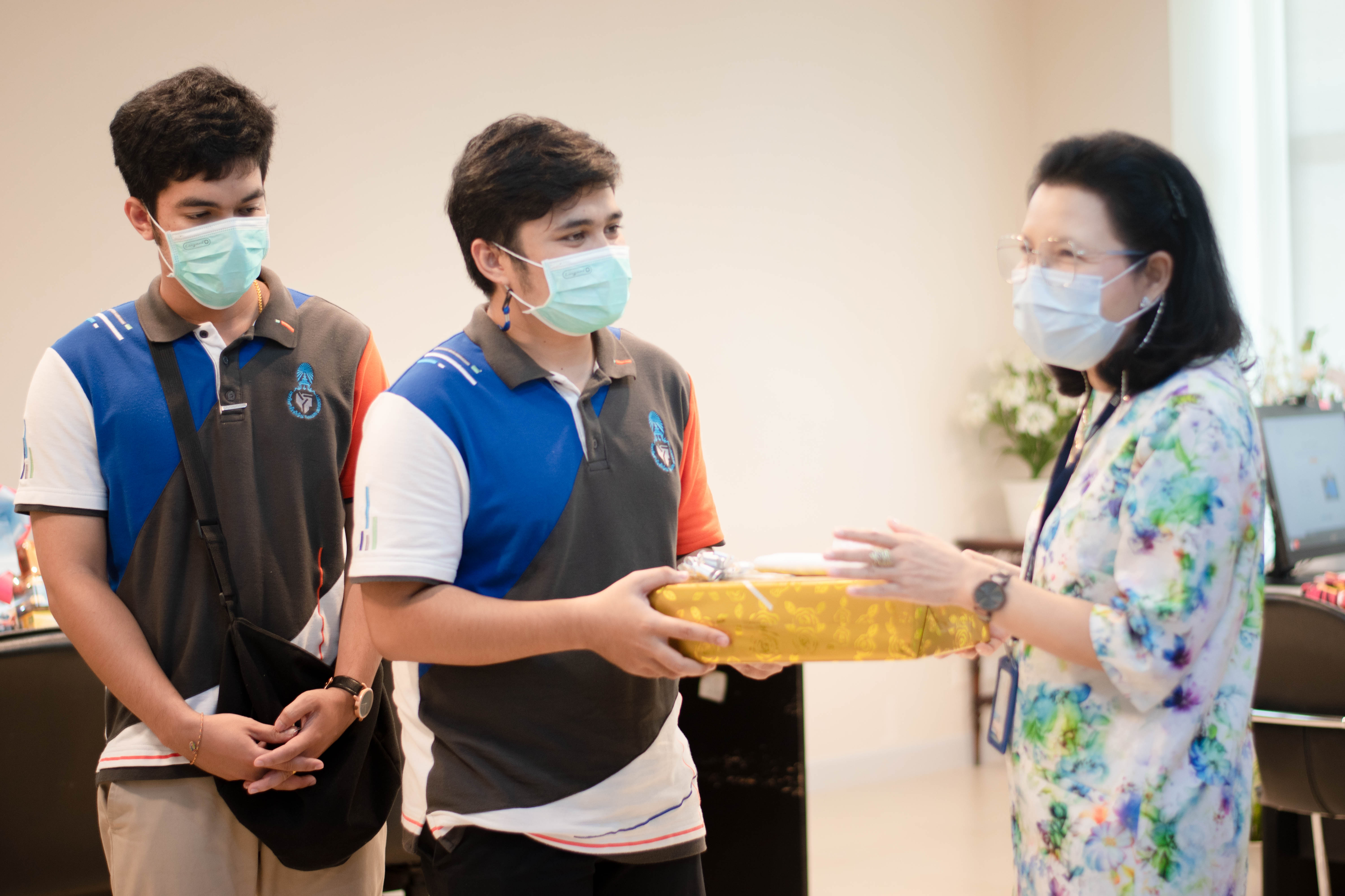 องค์การนิสิตมหาวิทยาลัยทักษิณ วิทยาเขตสงขลา เข้ามอบของขวัญ เนื่องในวาระดิถีขึ้นปีใหม่ 2565