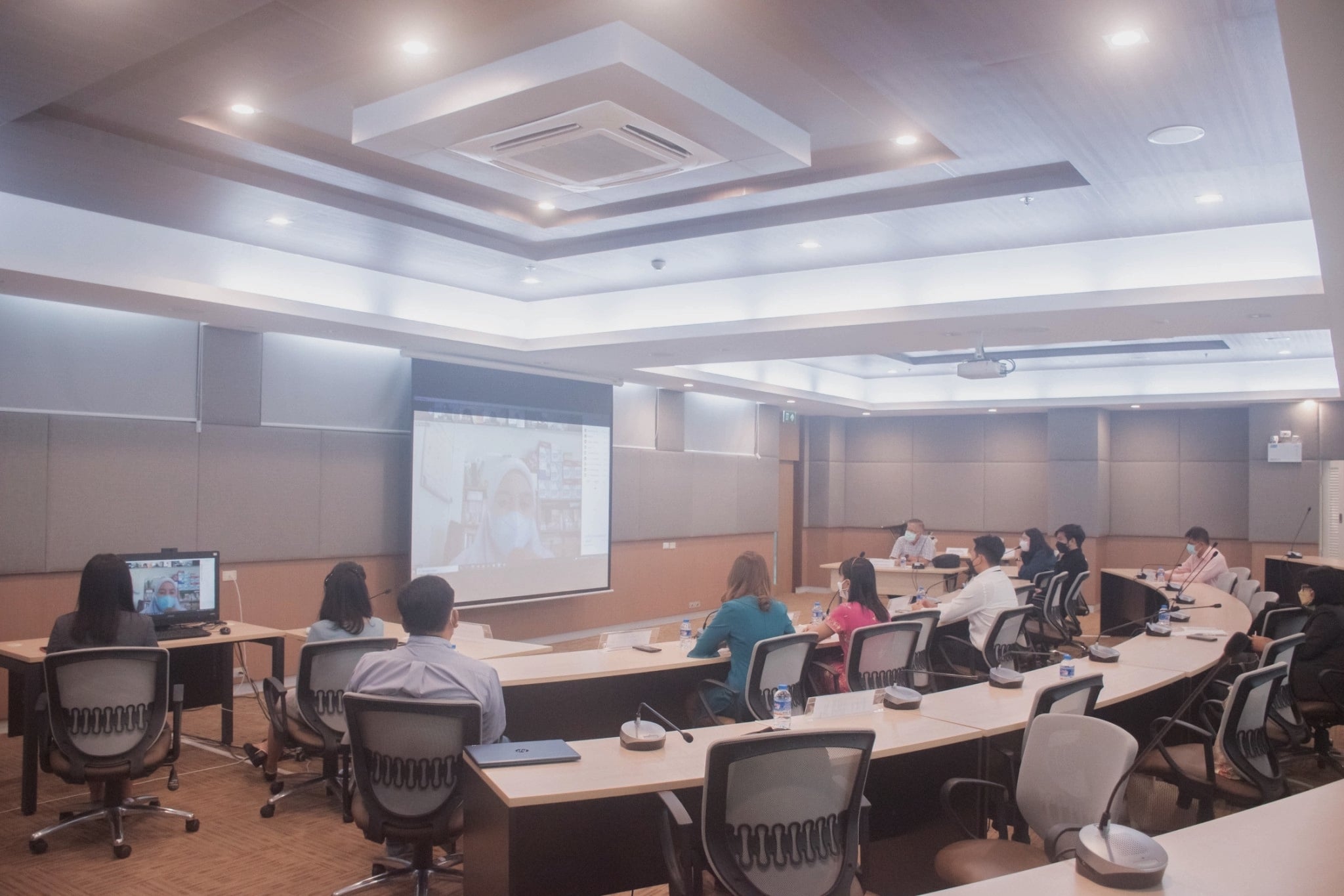 การประชุมเยี่ยมเยียนติดตามความก้าวหน้าของนิสิตทุนมูลนิธิชัยพัฒน
