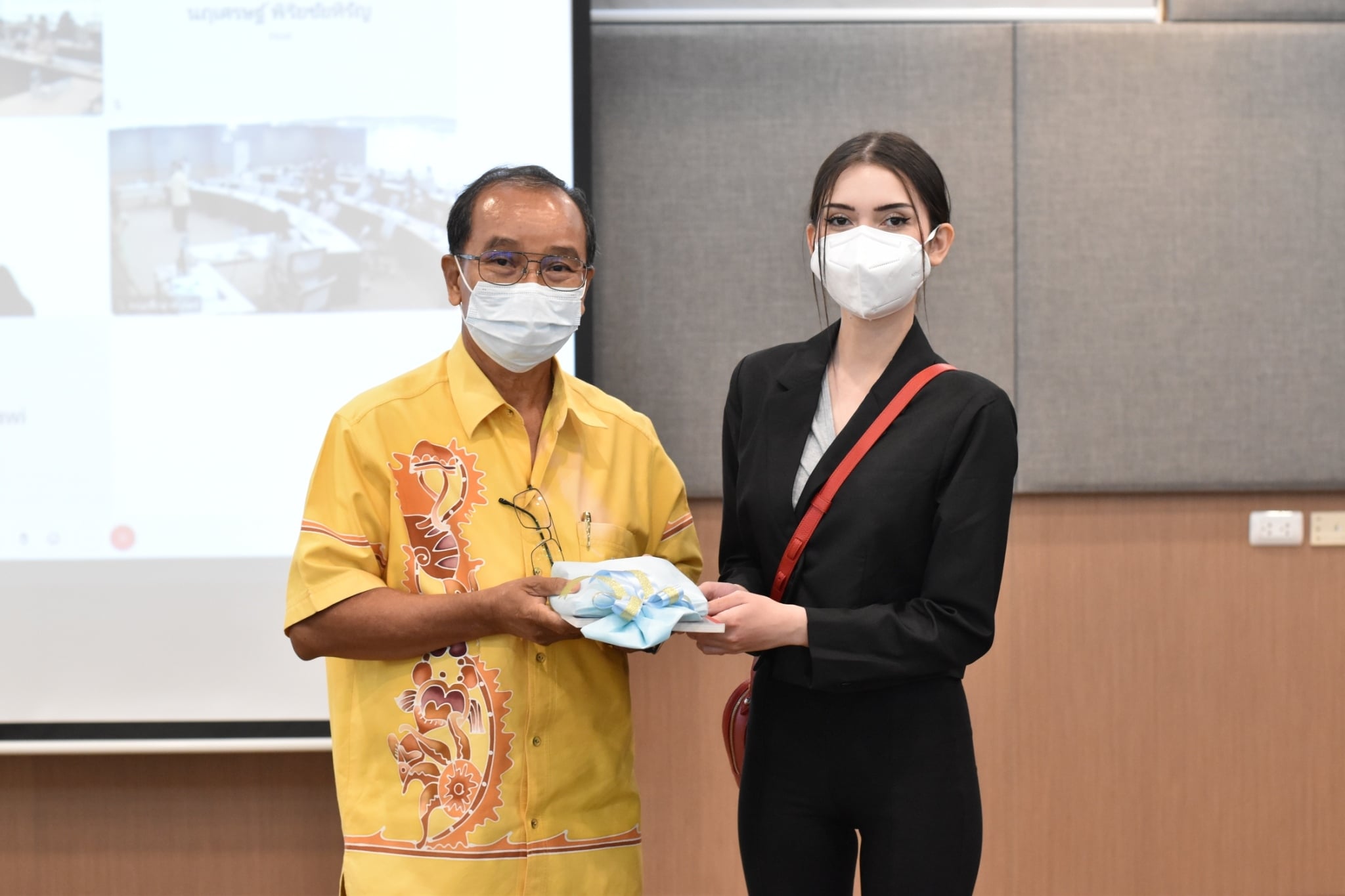 คณะศึกษาศาสตร์ให้การต้อนรับ โรงเรียนนานาชาติอังกฤษแห่งภาคเหนือ และโรงเรียนนานาชาติเซนต์เฮเลียร์-เบรลาร์ด