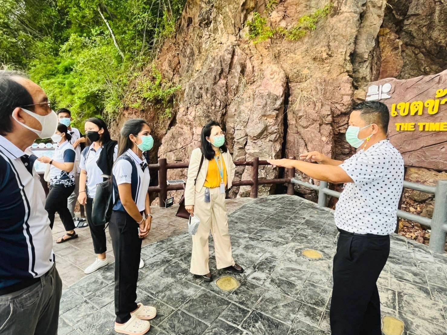 โครงการการศึกษาเรียนรู้หลักสูตรชุมชนในสถานศึกษาพื้นที่เกาะ