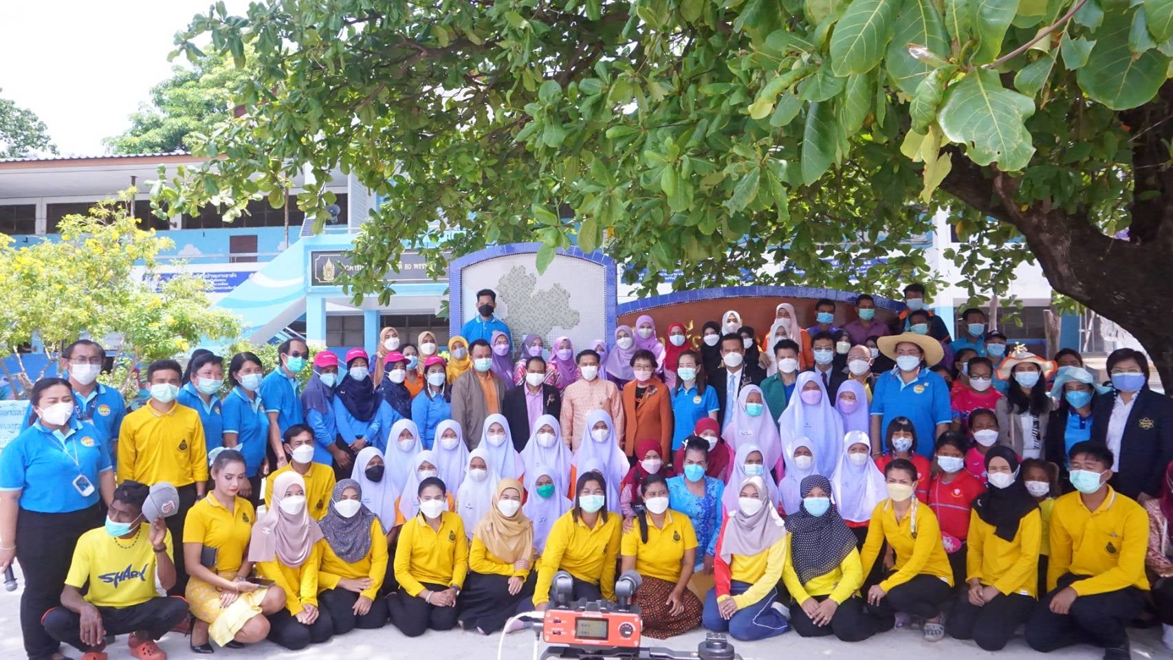 โครงการการบริหารจัดการหลักสูตรฐานสมรรถนะอาชีพสู่สถานประกอบการศูนย์การเรียนรู้เศรษฐกิจพอเพียงโรงเรียนพื้นที่เกาะ จังหวัดสตูล