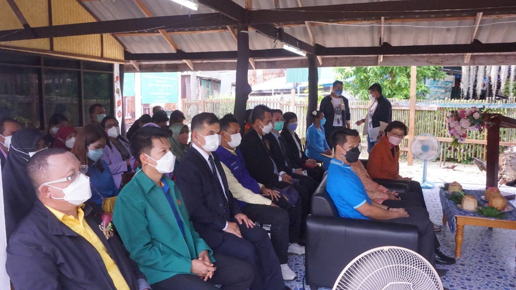 โครงการการบริหารจัดการหลักสูตรฐานสมรรถนะอาชีพสู่สถานประกอบการศูนย์การเรียนรู้เศรษฐกิจพอเพียงโรงเรียนพื้นที่เกาะ จังหวัดสตูล