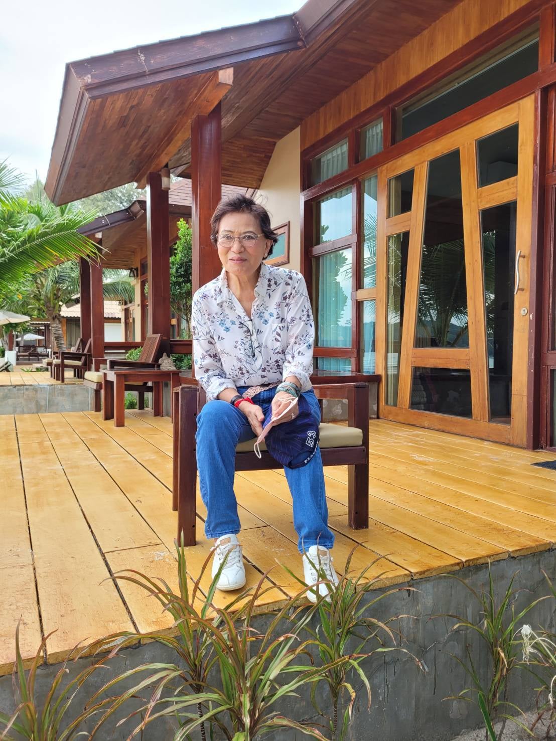 ทีมนักวิจัยภายใต้โครงการการบริหารจัดการหลักสูตรฐานสมรรถนะอาชีพสู่สถานประกอบการศูนย์การเรียนรู้เศรษฐกิจพอเพียงโรงเรียนพื้นที่เกาะ จ.สตูล เข้าพบ ดร.คุณหญิงกัลยา โสภณพณิช
