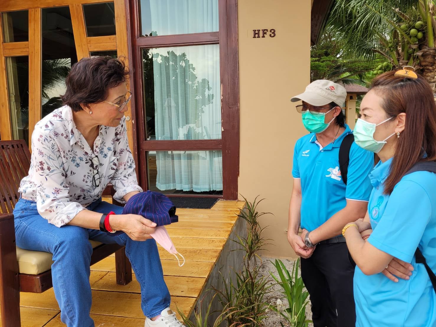 ทีมนักวิจัยภายใต้โครงการการบริหารจัดการหลักสูตรฐานสมรรถนะอาชีพสู่สถานประกอบการศูนย์การเรียนรู้เศรษฐกิจพอเพียงโรงเรียนพื้นที่เกาะ จ.สตูล เข้าพบ ดร.คุณหญิงกัลยา โสภณพณิช