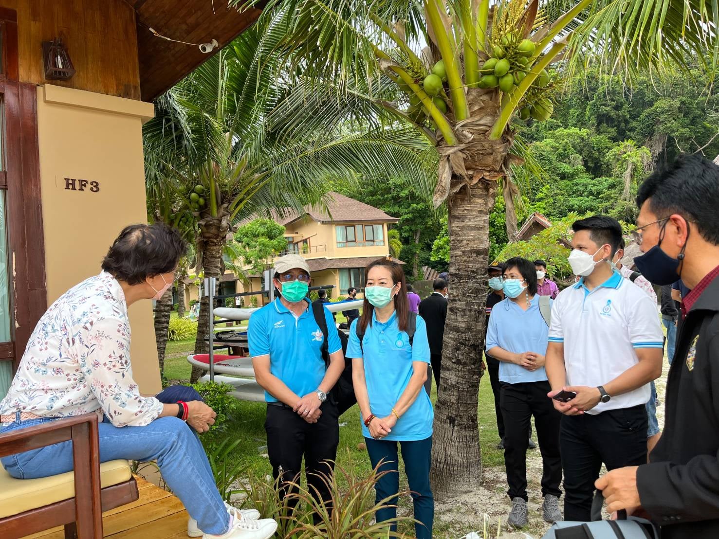 ทีมนักวิจัยภายใต้โครงการการบริหารจัดการหลักสูตรฐานสมรรถนะอาชีพสู่สถานประกอบการศูนย์การเรียนรู้เศรษฐกิจพอเพียงโรงเรียนพื้นที่เกาะ จ.สตูล เข้าพบ ดร.คุณหญิงกัลยา โสภณพณิช
