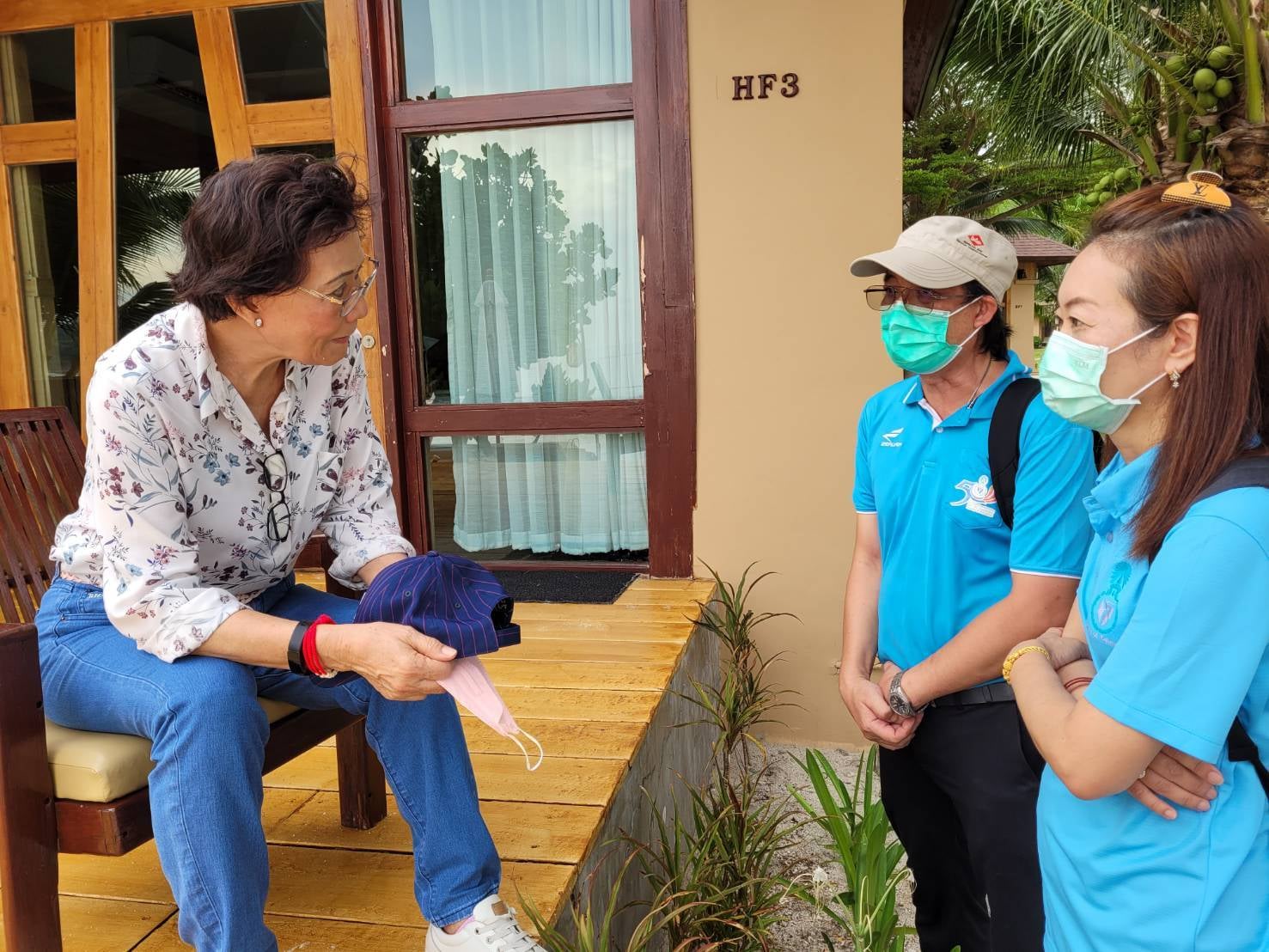 ทีมนักวิจัยภายใต้โครงการการบริหารจัดการหลักสูตรฐานสมรรถนะอาชีพสู่สถานประกอบการศูนย์การเรียนรู้เศรษฐกิจพอเพียงโรงเรียนพื้นที่เกาะ จ.สตูล เข้าพบ ดร.คุณหญิงกัลยา โสภณพณิช