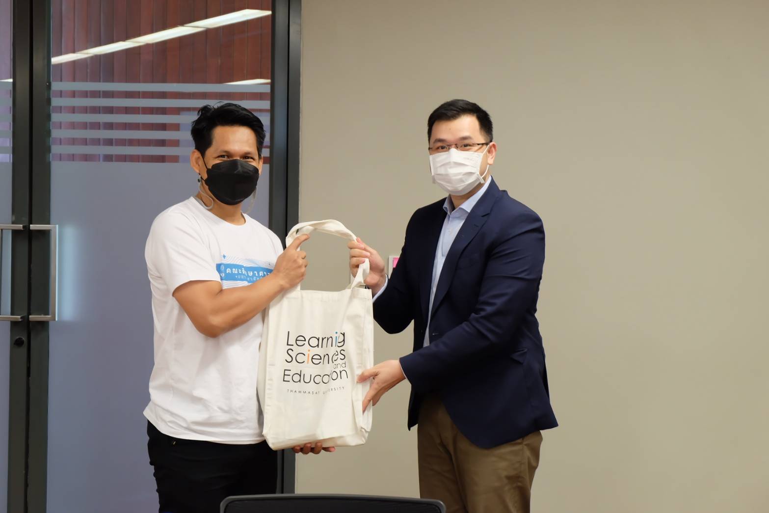 คณะศึกษาศาสตร์ มหาวิทยาลัยทักษิณ เข้าศึกษาดูงานและแลกเปลี่ยนเรียนรู้ร่วมกับคณะวิทยาการเรียนรู้และศึกษาศาสตร์ มหาวิทยาลัยธรรมศาสตร์