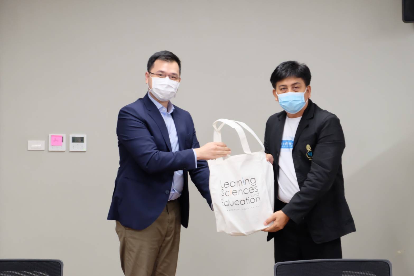 คณะศึกษาศาสตร์ มหาวิทยาลัยทักษิณ เข้าศึกษาดูงานและแลกเปลี่ยนเรียนรู้ร่วมกับคณะวิทยาการเรียนรู้และศึกษาศาสตร์ มหาวิทยาลัยธรรมศาสตร์