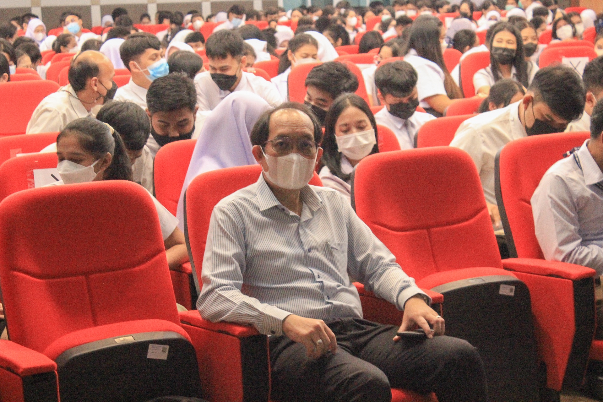 โครงการสัมมนานิสิตระหว่างปฏิบัติการสอนในสถานศึกษา สำหรับนิสิตหลักสูตรการศึกษาบัณฑิต (หลักสูตร 5 ปี) และหลักสูตรการศึกษามหาบัณฑิต (สาขาวิชาการสอนวิทยาศาสตร์ คณิตศาสตร์ และคอมพิวเตอร์) ประจำภาคเรียนต้น ประจำปีการศึกษา 2565