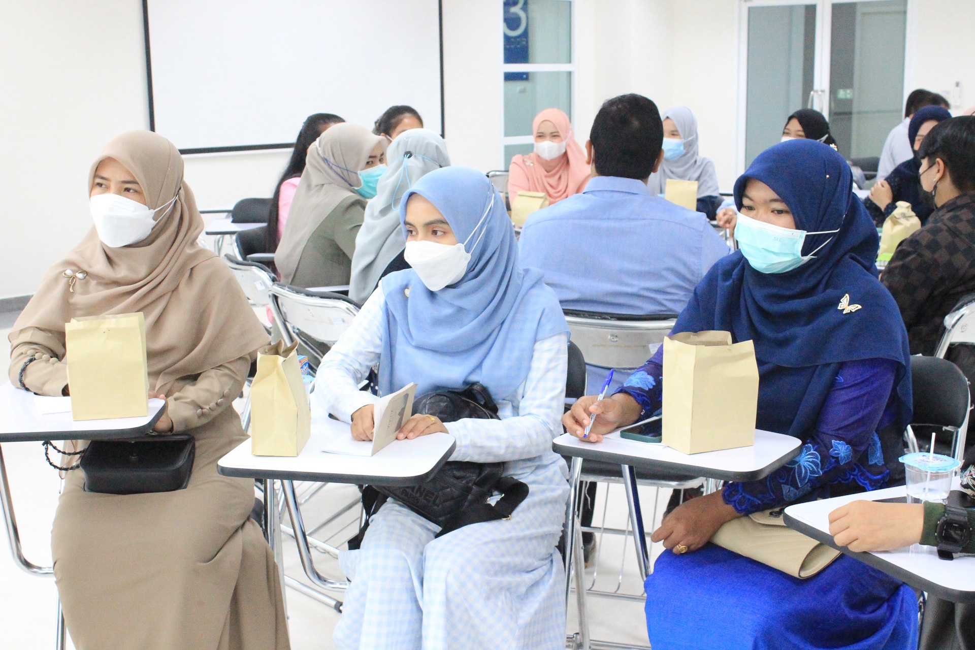 โครงการสัมมนานิสิตระหว่างปฏิบัติการสอนในสถานศึกษา สำหรับนิสิตหลักสูตรประกาศนียบัตรบัณฑิต สาขาวิชา วิชาชีพครู ประจำภาคเรียนต้น ปีการศึกษา 2565