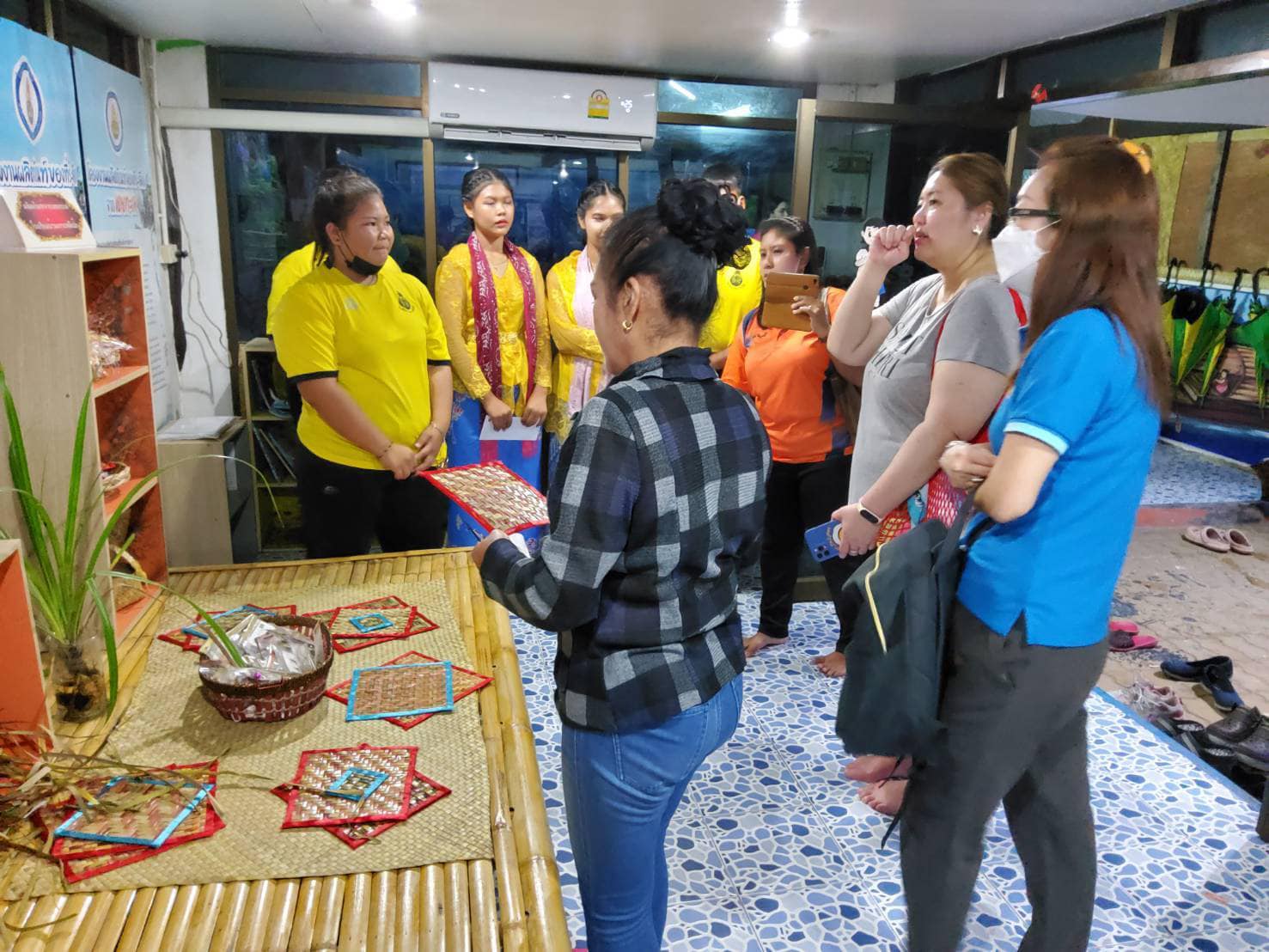 มหาวิทยาลัยทักษิณ ร่วมกับ สสวท. นำโดย ดร.นัฏฐพร รุจิขจร, รศ.ดร.รุ่งชัชดาพร เวหะชาติ และทีมวิจัย ร่วมนิเทศติดตาม การดำเนินงานโครงการการพัฒนารูปแบบการจัดการเรียนรู้ โดยใช้โครงงานเป็นฐาน ด้วย Project 14 ตามปรัชญาเศรษฐกิจพอเพียง พื้นที่เกาะจังหวัดสตูล