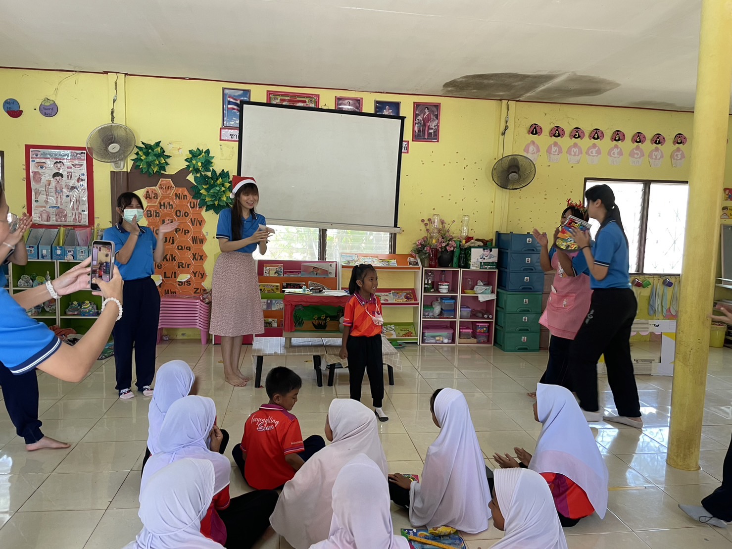โครงการ สร้างสรรค์ละครนิทานสำหรับเด็กปฐมวัยของโรงเรียนในพระราชดำริฯ