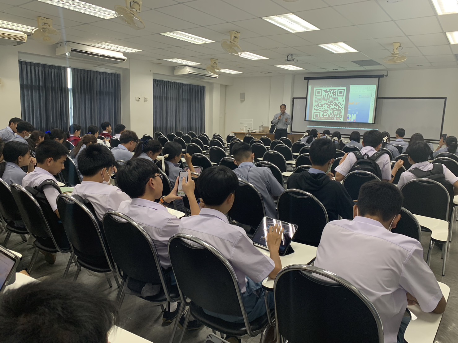 ประชาสัมพันธ์หลักสูตร Pre Degree ให้กับโรงเรียนสาธิตมหาวิทยาลัยทักษิณ จังหวัดพัทลุง