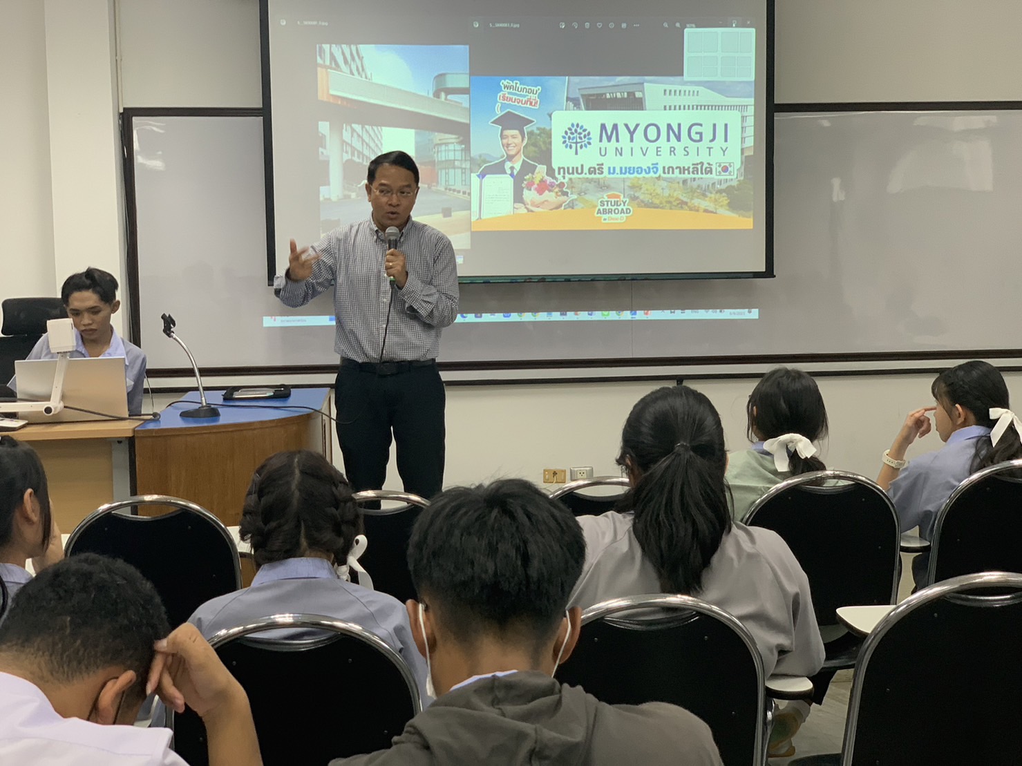 ประชาสัมพันธ์หลักสูตร Pre Degree ให้กับโรงเรียนสาธิตมหาวิทยาลัยทักษิณ จังหวัดพัทลุง