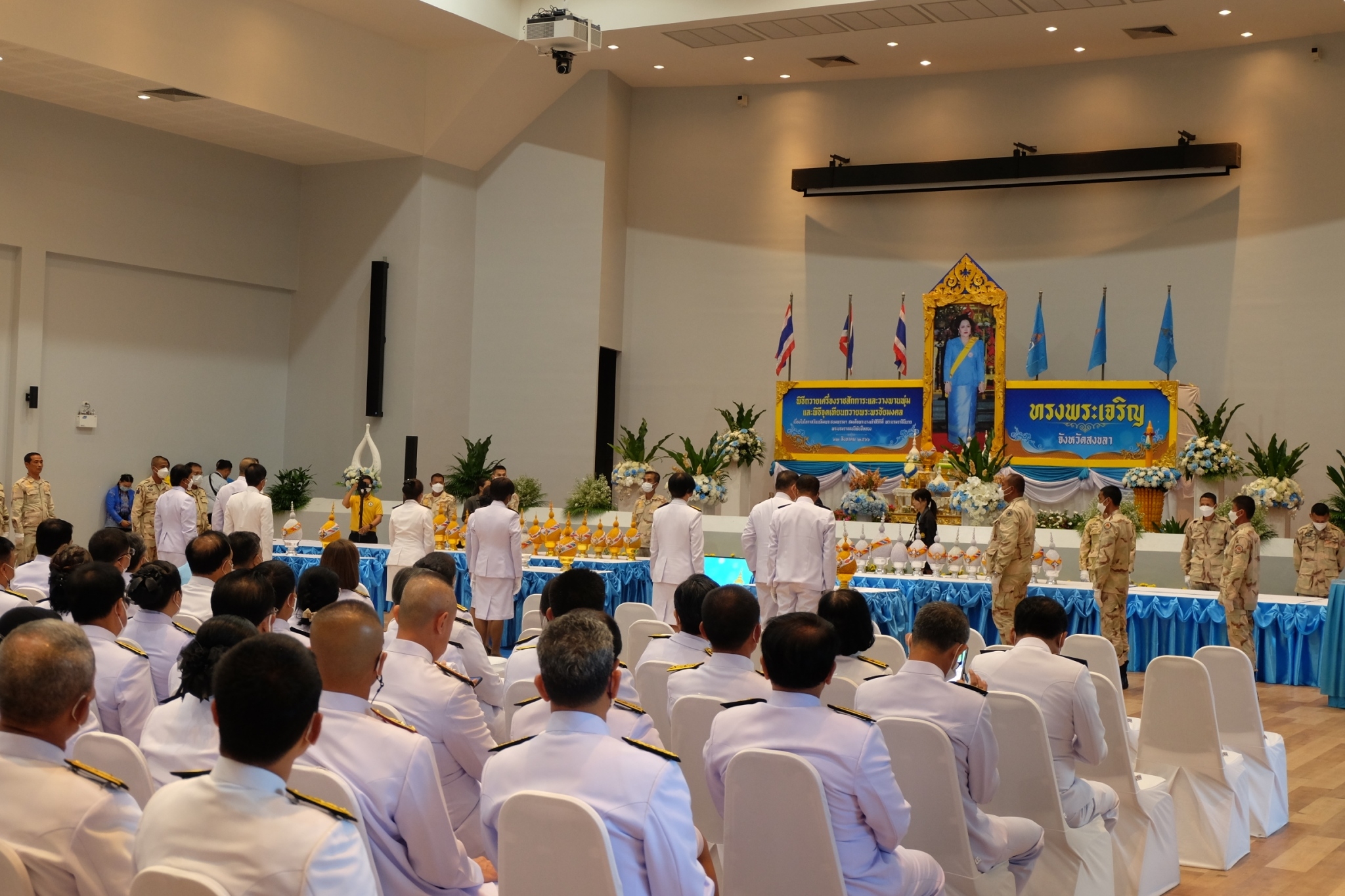 คณะศึกษาศาสตร์ เข้าร่วมจุดเทียนถวายพระพรชัยมงคล เนื่องในโอกาสวันเฉลิมพระชนมพรรษา สมเด็จพระนางเจ้าสิริกิติ์ พระบรมราชินีนาถ พระบรมราชชนนีพันปีหลวง