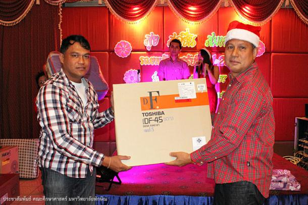 งานเลี้ยงสังสรรค์ส่งท้ายปีเก่า ต้อนรับปีใหม่ 2558 สำนักงานคณะศึกษาศาสตร์