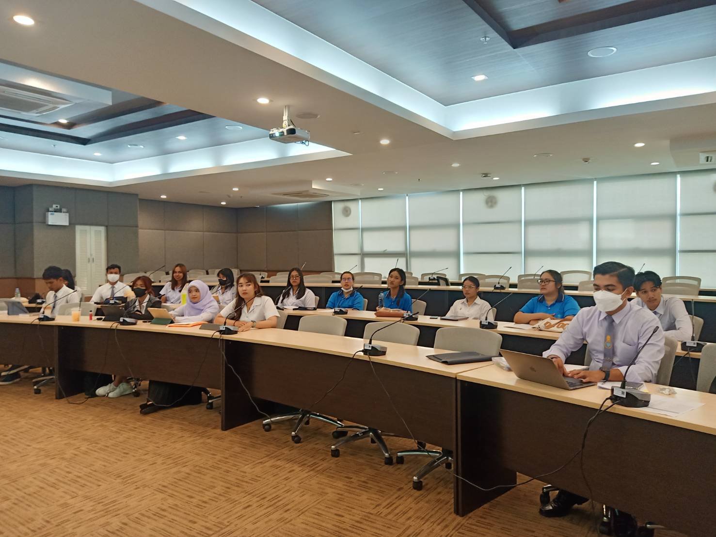 โครงการ การพัฒนาสมรรถนะด้านการสอนของนิสิตครูภาษาอังกฤษแบบบูรณาการข้ามศาสตร์ ตามฐานทุนโรงเรียนและชุมชน