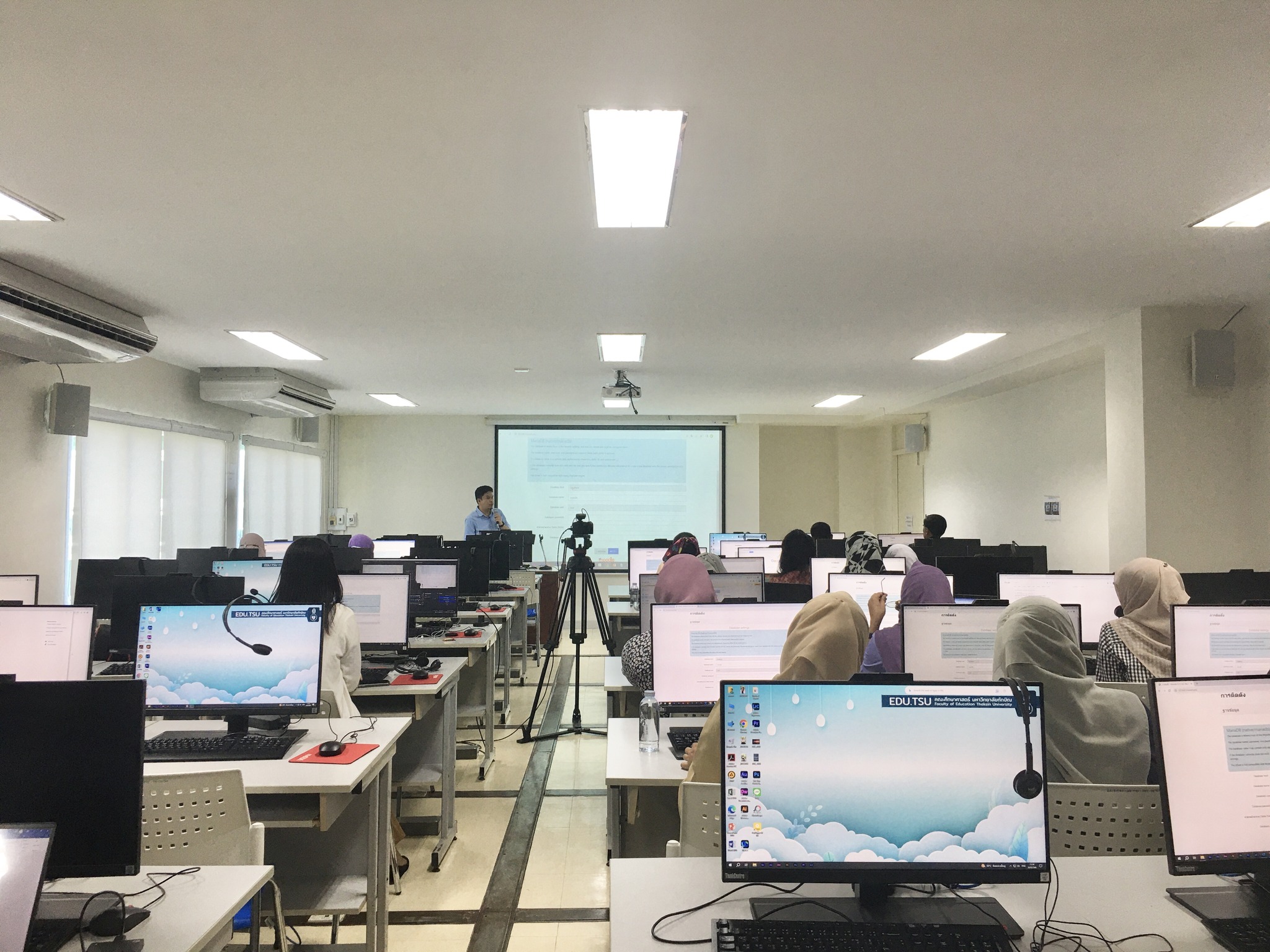 การเรียนการสอนหลักสูตรประกาศนียบัตร นวัตกรรมและการประยุกต์เทคโนโลยีดิจิทัล
