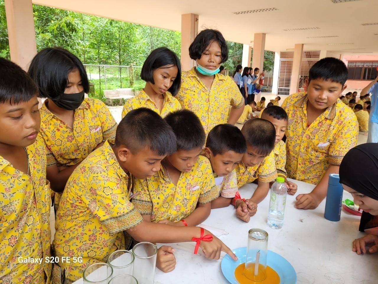 โครงการส่งต่อความรู้สู่น้อง
