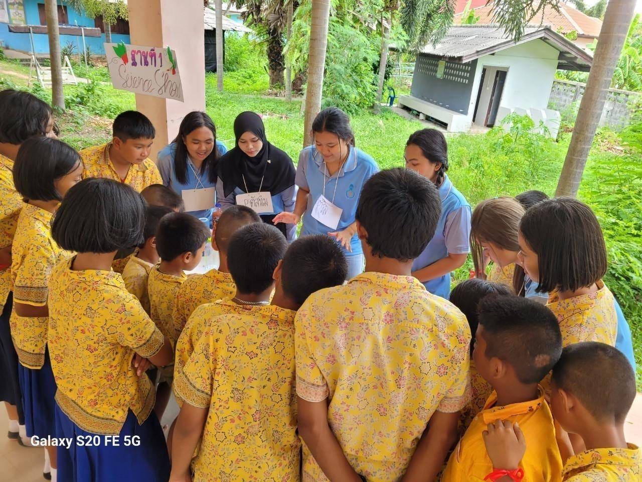 โครงการส่งต่อความรู้สู่น้อง