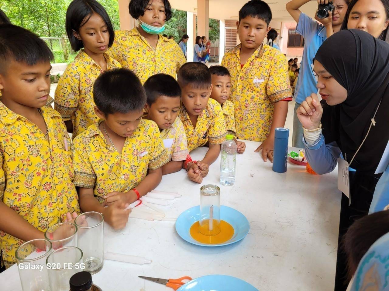 โครงการส่งต่อความรู้สู่น้อง