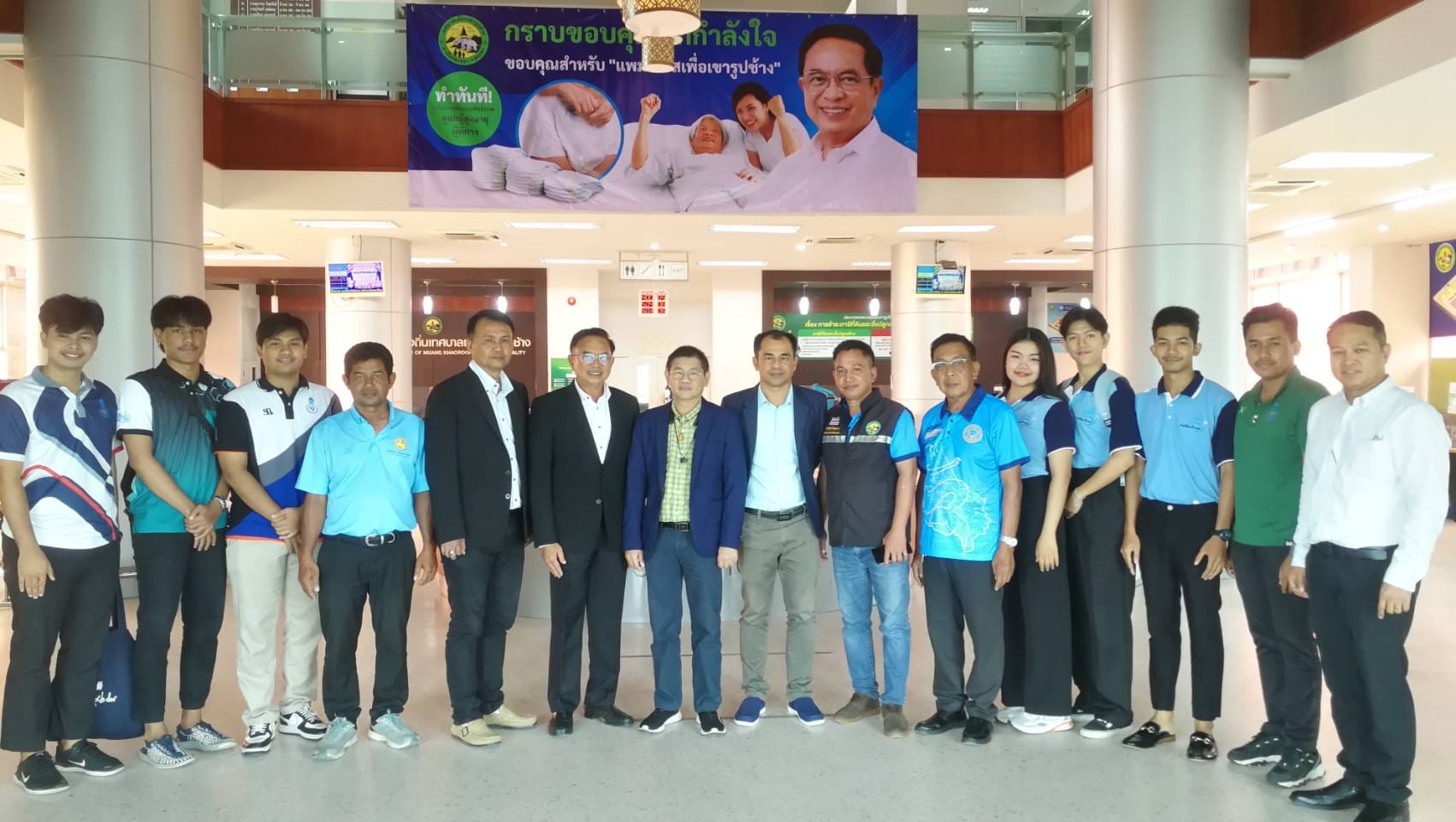 คณะศึกษาศาสตร์ มหาวิทยาลัยทักษิณ เข้าแสดงความยินดีกับ นายนราเดช​ คำทัปน์ นายกเทศมนตรี​เมืองเขารูปช้าง ณ​ เทศบาลเมืองเขารูปช้าง