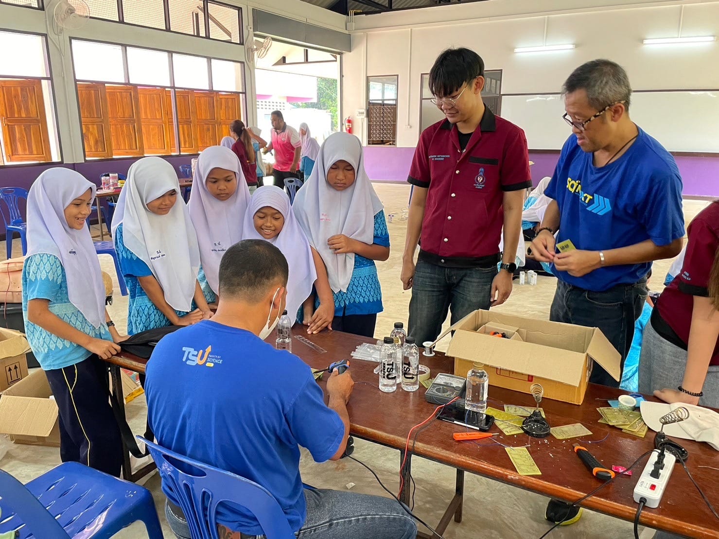 โครงการ เสริมสร้างทักษะเชิงปฏิบัติการ เพื่อการสร้างหุ่นยนต์บังคับมืออย่างง่าย