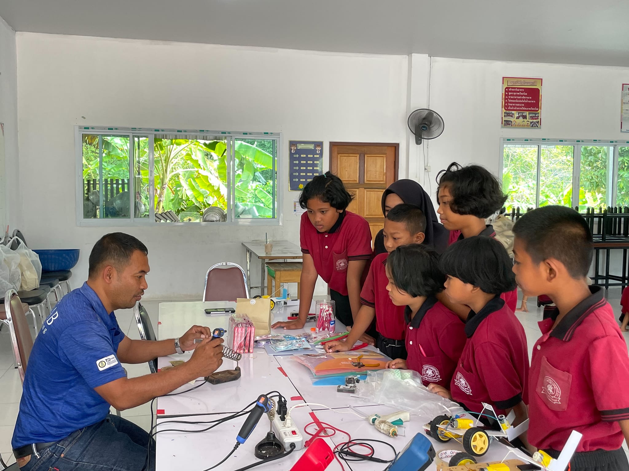 โครงการ เสริมสร้างทักษะเชิงปฏิบัติการ เพื่อการสร้างหุ่นยนต์บังคับมืออย่างง่าย