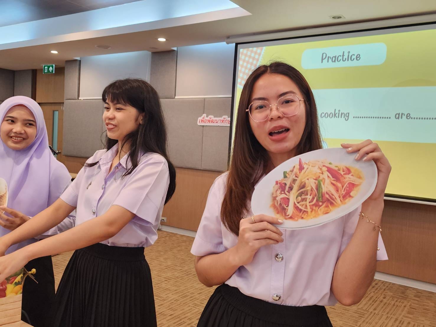 โครงการการพัฒนาสมรรถนะด้านการสอน ของนิสิตครูภาษาอังกฤษแบบเน้นการสื่อสาร Communicative Langaue Teaching
