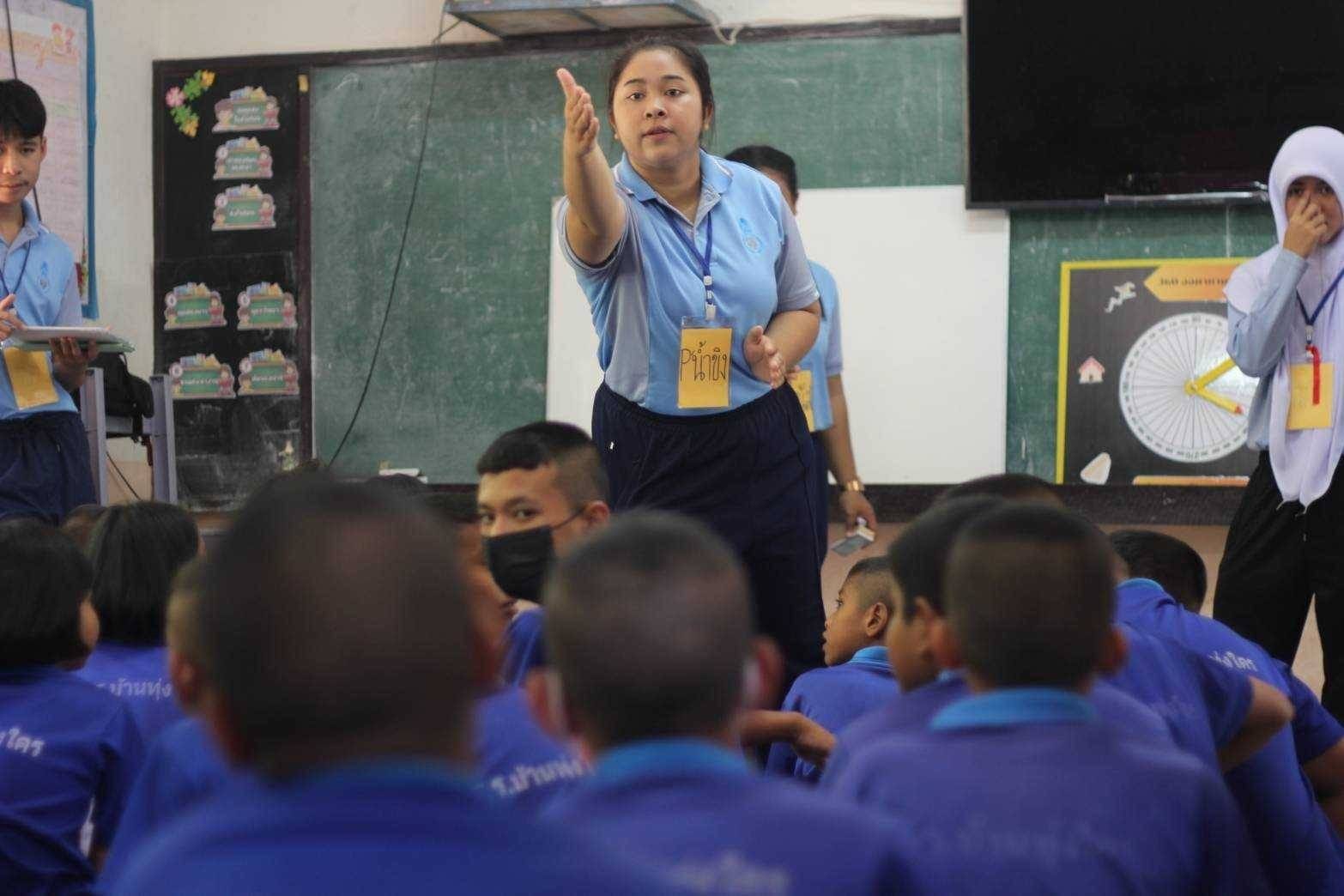 โครงการค่ายคณิตศาสตร์ พัฒนาผู้นำ สานสัมพันธ์สู่รุ่นน้อง