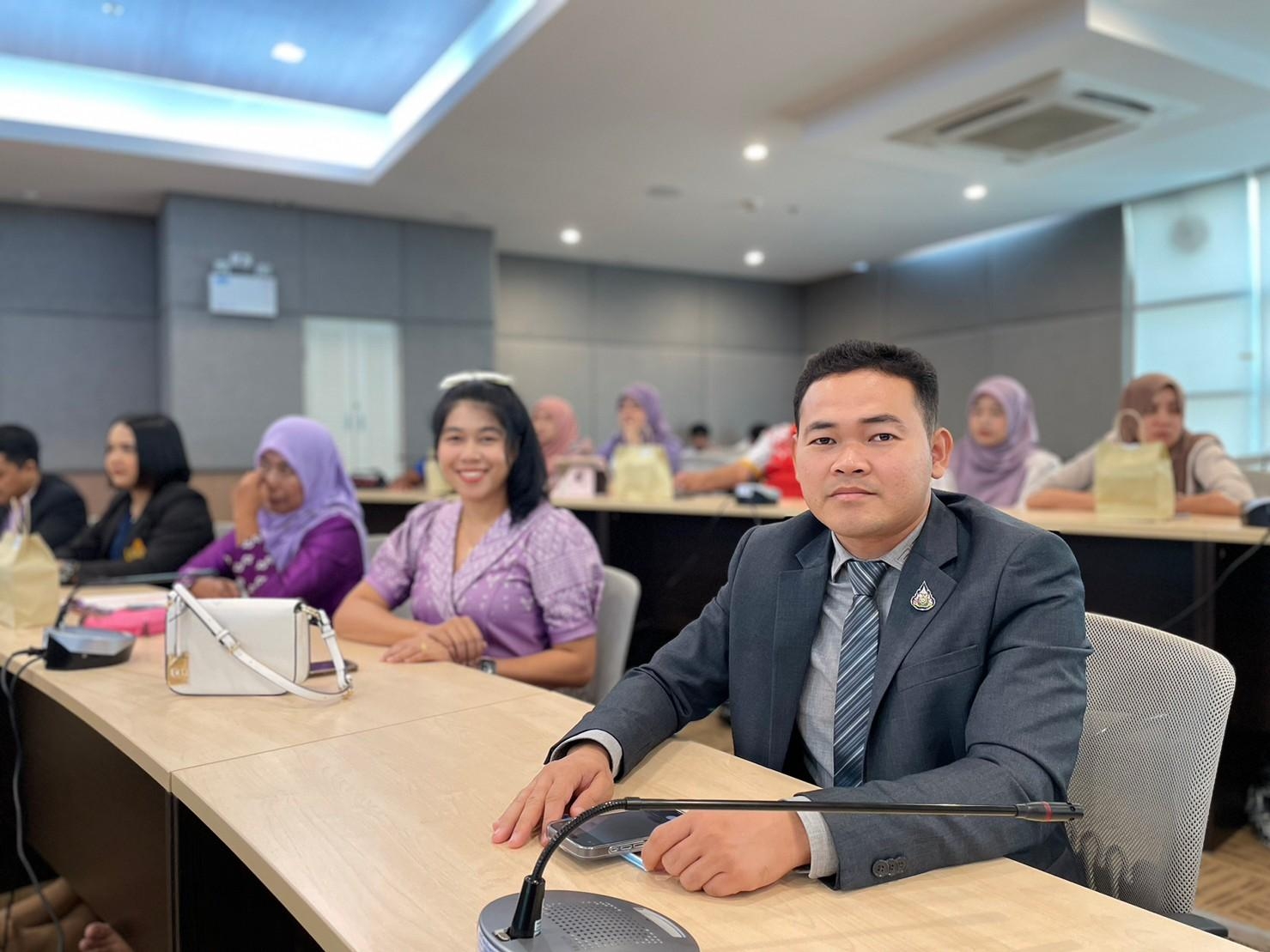 พิธีมอบเกียรติบัตร  โครงการผลิตบัณฑิตพันธุ์ใหม่ หลักสูตรประกาศนียบัตรนวัตกรรม และการประยุกต์เทคโนโลยีดิจิทัล เพื่อการจัดการเรียนรู้ให้แก่ผู้เรียน ระดับการศึกษาขั้นพื้นฐาน ในยุคสถานการณ์โควิด 19  สำหรับครูและบุคลากรทางการศึกษา  (Non - Degree) รุ่นที่ 2