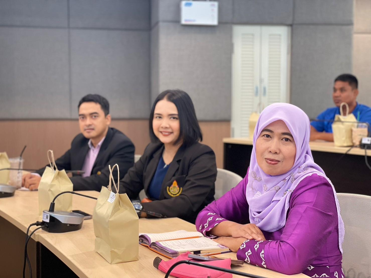 พิธีมอบเกียรติบัตร  โครงการผลิตบัณฑิตพันธุ์ใหม่ หลักสูตรประกาศนียบัตรนวัตกรรม และการประยุกต์เทคโนโลยีดิจิทัล เพื่อการจัดการเรียนรู้ให้แก่ผู้เรียน ระดับการศึกษาขั้นพื้นฐาน ในยุคสถานการณ์โควิด 19  สำหรับครูและบุคลากรทางการศึกษา  (Non - Degree) รุ่นที่ 2