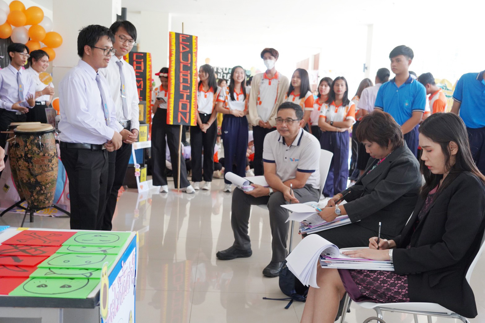 การนำเสนอผลงานครูนักพัฒนา  Learning Festival