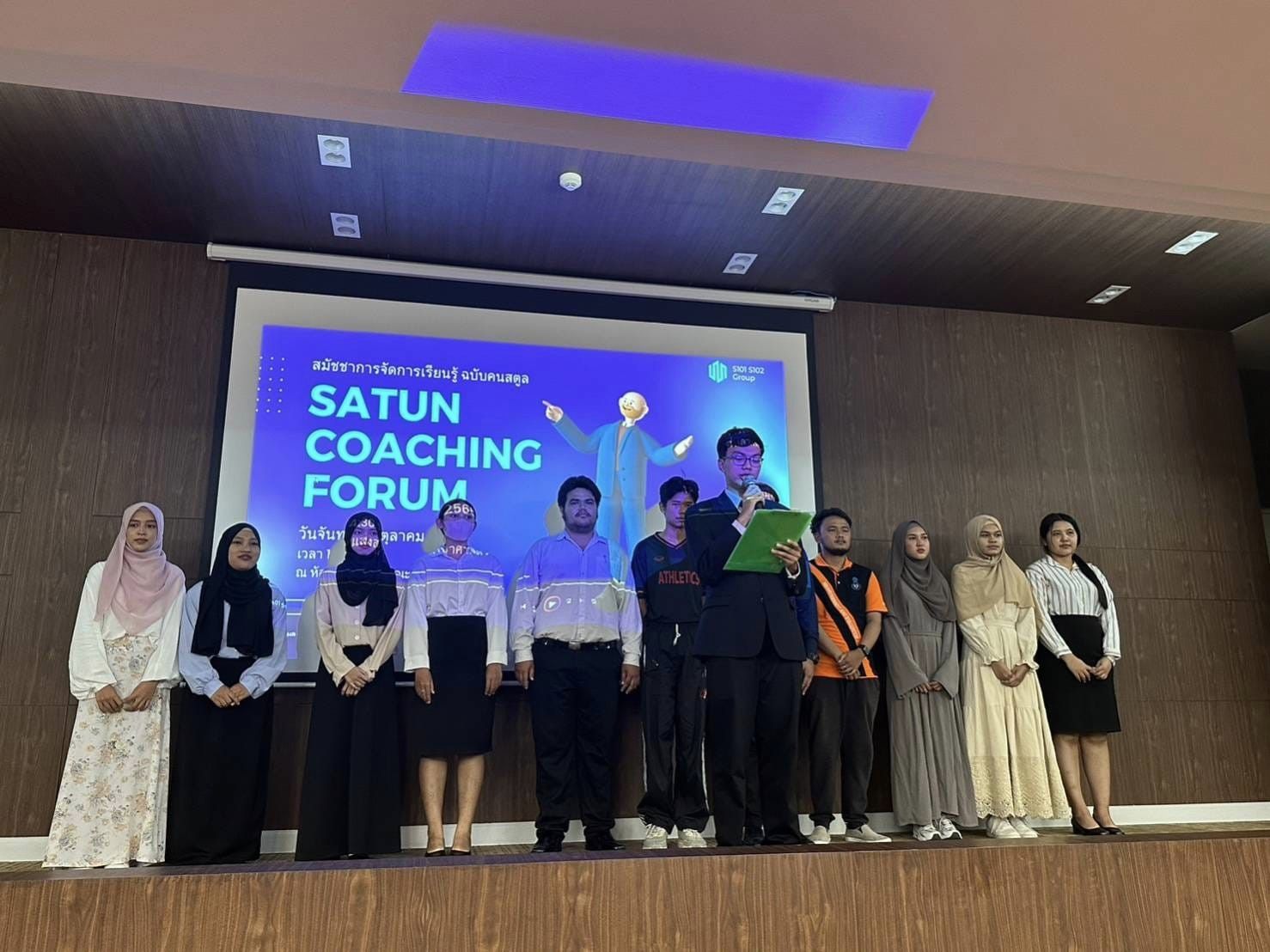 การนำเสนอโครงงาน "การสร้าง​สรรค์​วิถี​ครู​บน​ฐาน​ชุมชน​การ​เรียนรู้"