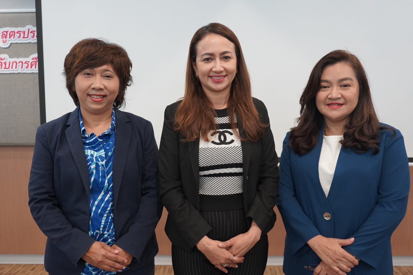 กิจกรรมเสริมทักษะเพิ่มเติม  (Enrichment Program ) “ครู ตชด.ผู้สร้างความฉลาดรู้ทางภาษา  (ภาษาไทย) (ภาษาอังกฤษ)(ภาษามลายูถิ่น) และการนำเสนอข้อมูลเพื่อการเทียบโอนประสบการณ์”          และหัวข้อ“โครงงานและการเรียนรู้บูรณาการ บนฐานชีวิต ”