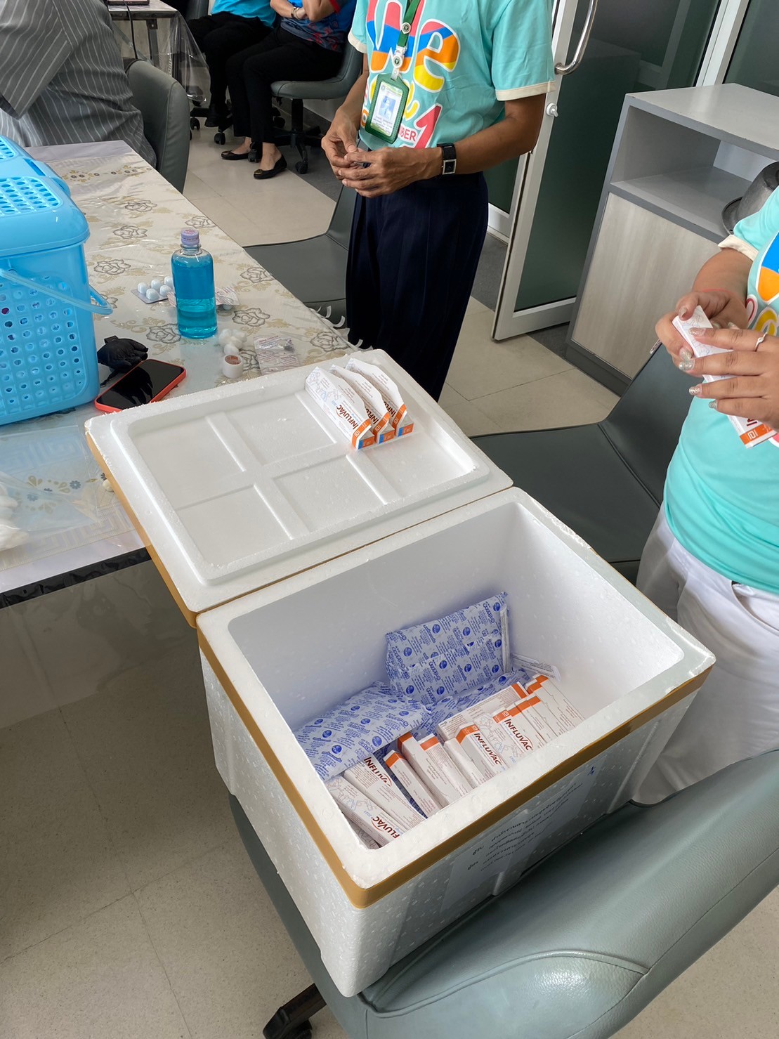 สำนักงานสาธารณสุขจังหวัดสงขลา บริการฉีดวัคซีนป้องกันไหว้หวัดใหญ่สามสายพันธุ์ ให้กับคณาจารย์และบุคลากรคณะศึกษาศาสตร์