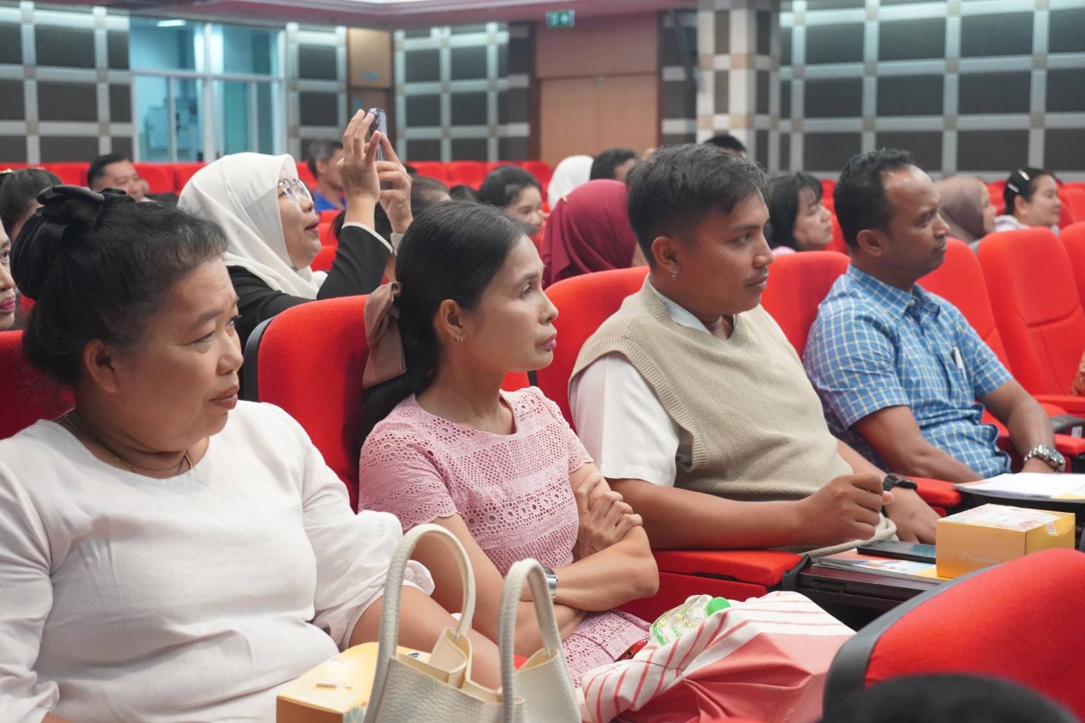 โครงการสัมมนาผู้บริหาร ครูพี่เลี้ยง และผู้ประสานงานโรงเรียนเครือข่ายฝึกปฏิบัติการสอนในสถานศึกษา