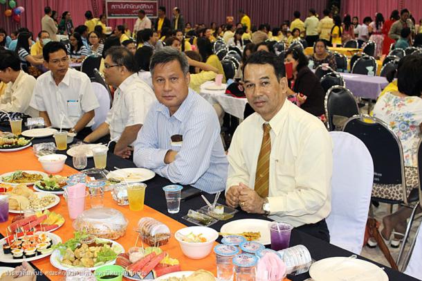 ผู้บริหาร คณาจารย์ และบุคลากร คณะศึกษาศาสตร์ ร่วมงานสังสรรส่งท้ายปีเก่า ต้อนรับปีใหม่ 2558