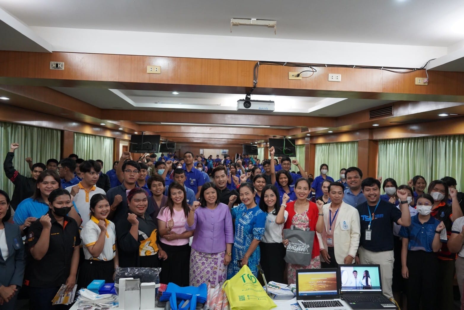 กิจกรรมแนะแนวการศึกษาต่อ ให้กับ โรงเรียนสตรีพัทลุง