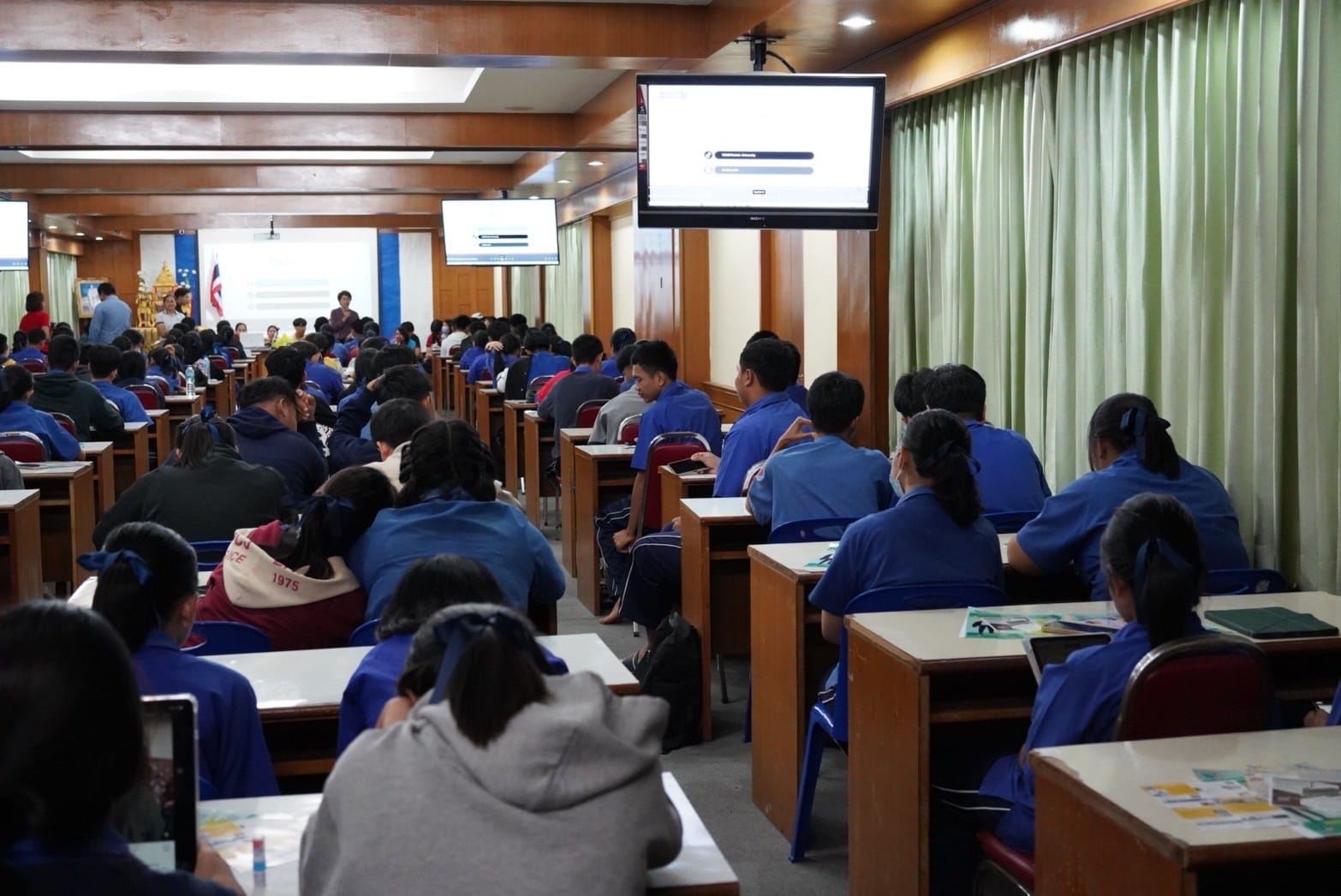 กิจกรรมแนะแนวการศึกษาต่อ ให้กับ โรงเรียนสตรีพัทลุง