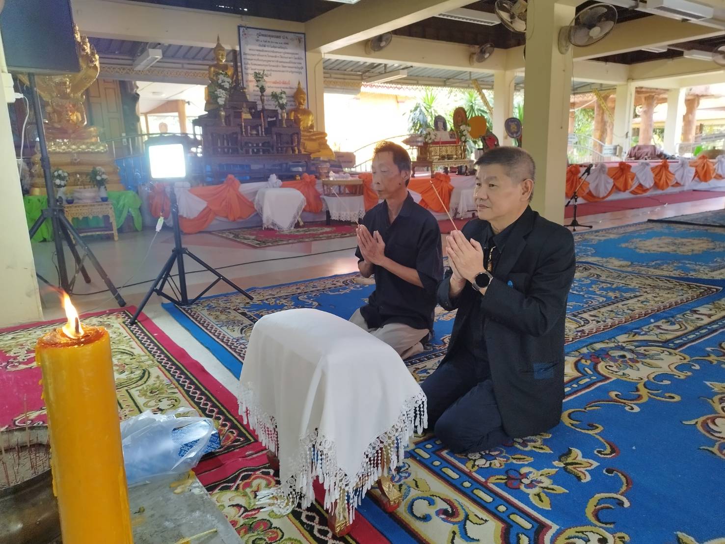 ผู้ช่วยศาสตราจารย์ ดร.วิทวัฒน์ ขัตติยะมาน  คณบดีคณะศึกษาศาสตร์  และอาจารย์ ดร.ขรรค์ชัย แซ่แต้  ประธานสาขาวิชาเทคโนโลยีและสื่อสารการศึกษา  เป็นตัวแทนคณะศึกษาศาสตร์และมหาวิทยาลัยทักษิณ  เดินทางไปแสดงความเสียใจ ต่อการจากไปของ จ.ส.อ.สวัสดิ์ กสินันท์  บิดาของ ผศ.ดร.จินตนา กสินันท์