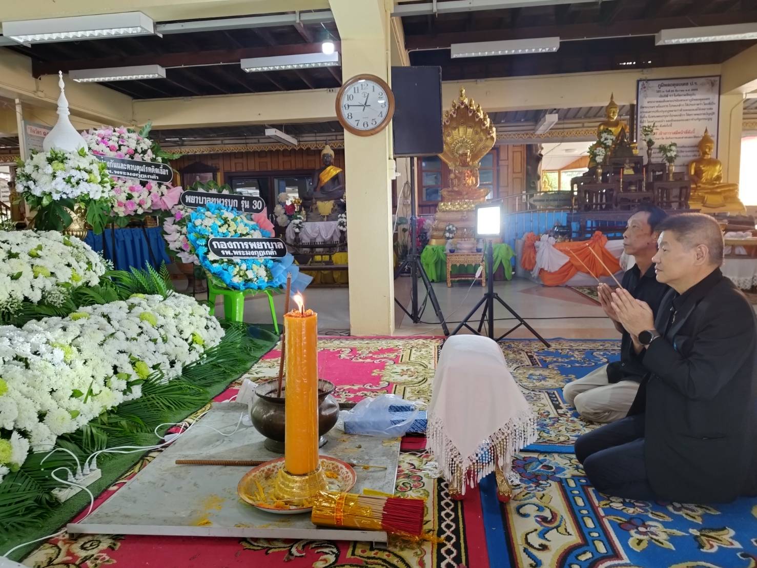 ผู้ช่วยศาสตราจารย์ ดร.วิทวัฒน์ ขัตติยะมาน  คณบดีคณะศึกษาศาสตร์  และอาจารย์ ดร.ขรรค์ชัย แซ่แต้  ประธานสาขาวิชาเทคโนโลยีและสื่อสารการศึกษา  เป็นตัวแทนคณะศึกษาศาสตร์และมหาวิทยาลัยทักษิณ  เดินทางไปแสดงความเสียใจ ต่อการจากไปของ จ.ส.อ.สวัสดิ์ กสินันท์  บิดาของ ผศ.ดร.จินตนา กสินันท์