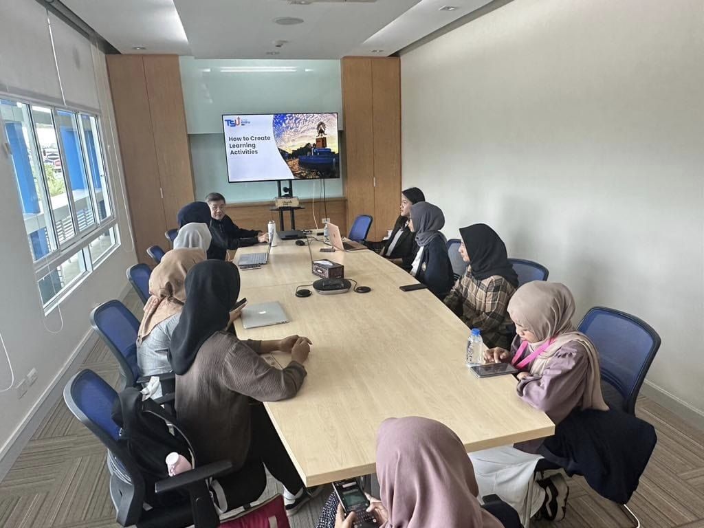 บรรยายพิเศษแก่นักศึกษาแลกเปลี่ยนจาก Surabaya State University อินโดนีเซีย
