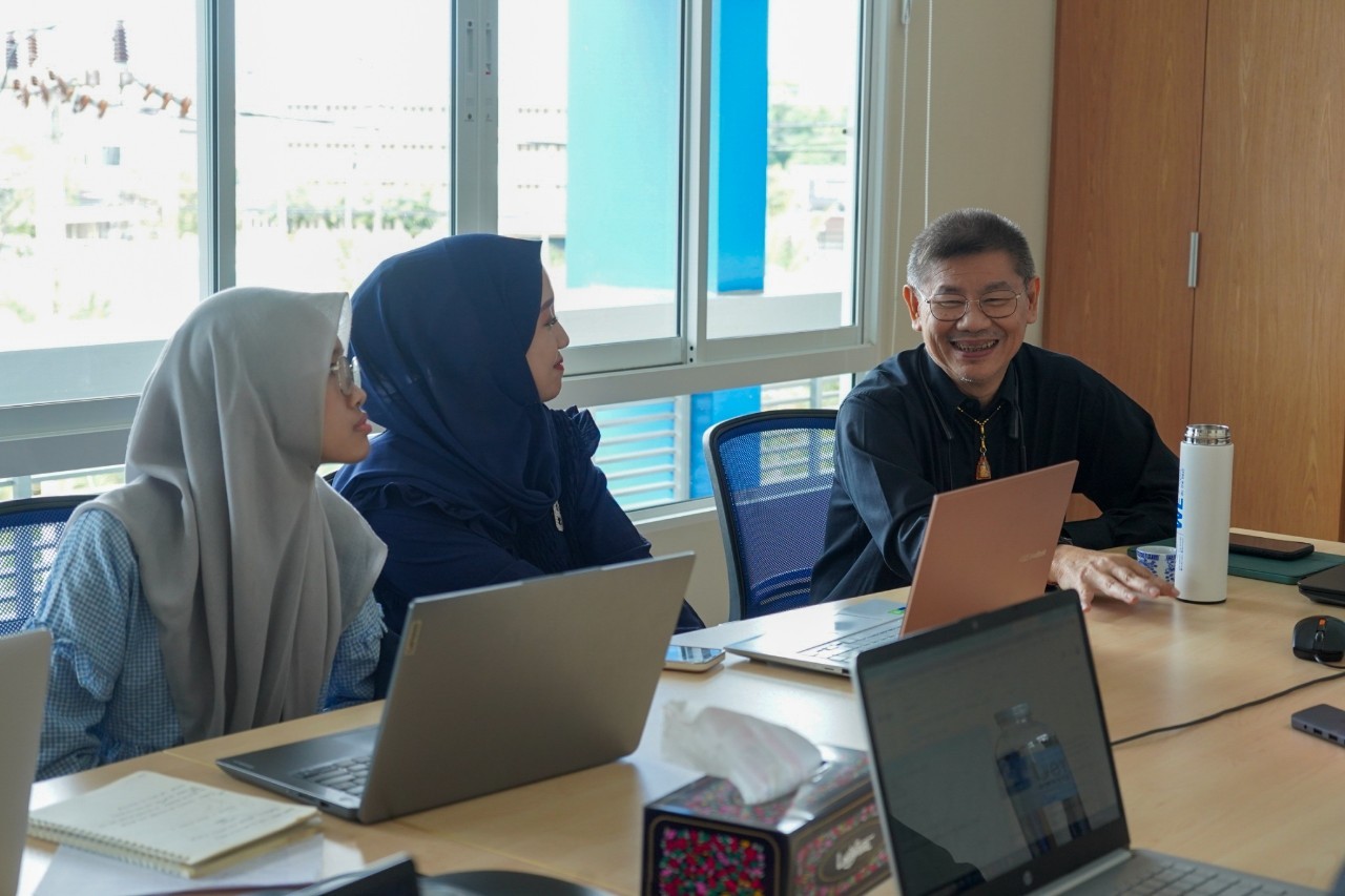บรรยายพิเศษแก่นักศึกษาแลกเปลี่ยนจาก Surabaya State University อินโดนีเซีย