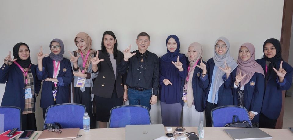 บรรยายพิเศษแก่นักศึกษาแลกเปลี่ยนจาก Surabaya State University อินโดนีเซีย