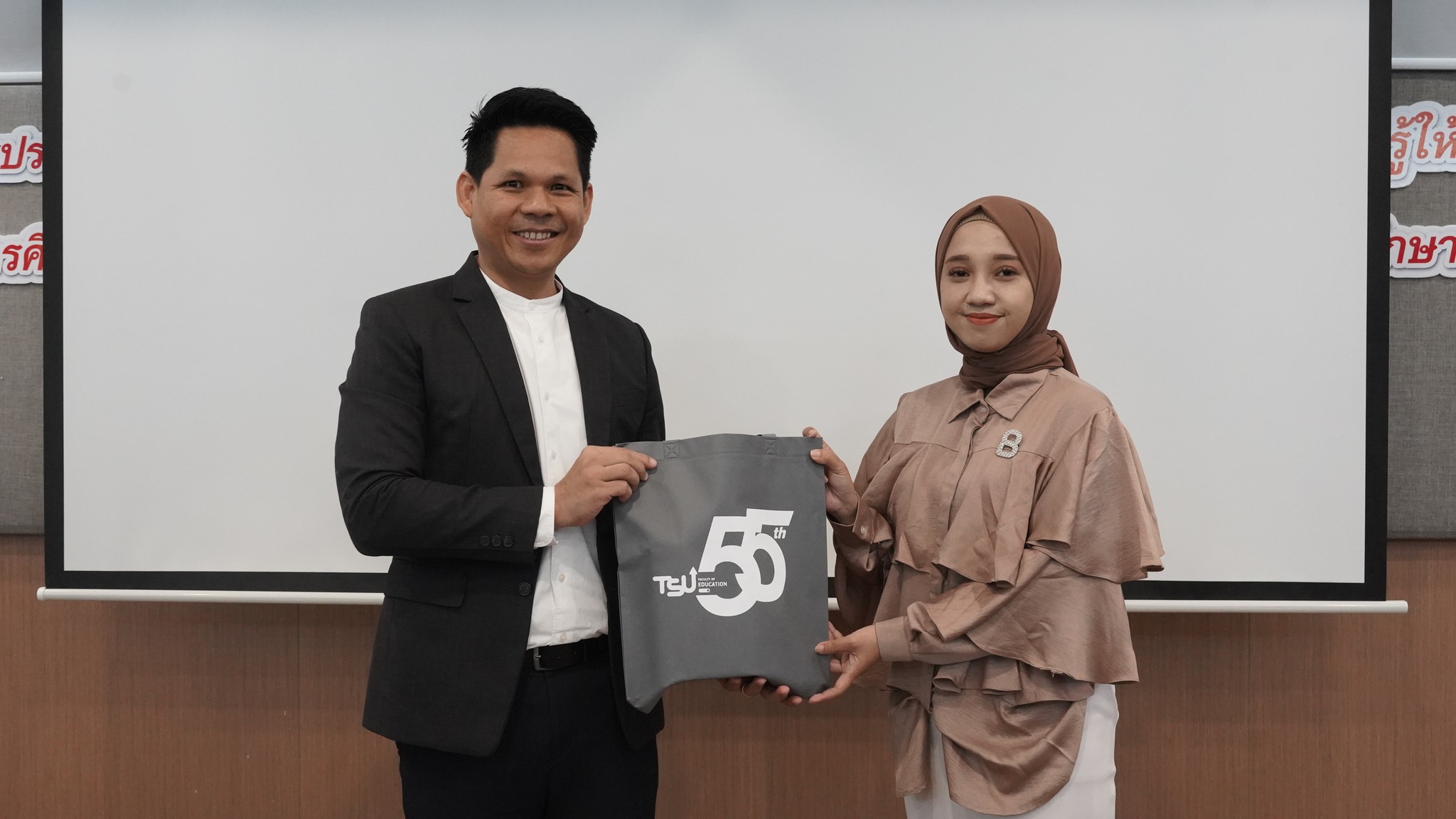 คณะศึกษาศาสตร์ ต้อนรับและบันทึกข้อตกลงความร่วมมือทางวิชาการ (MOU) กับ Surabaya State University อินโดนีเซีย