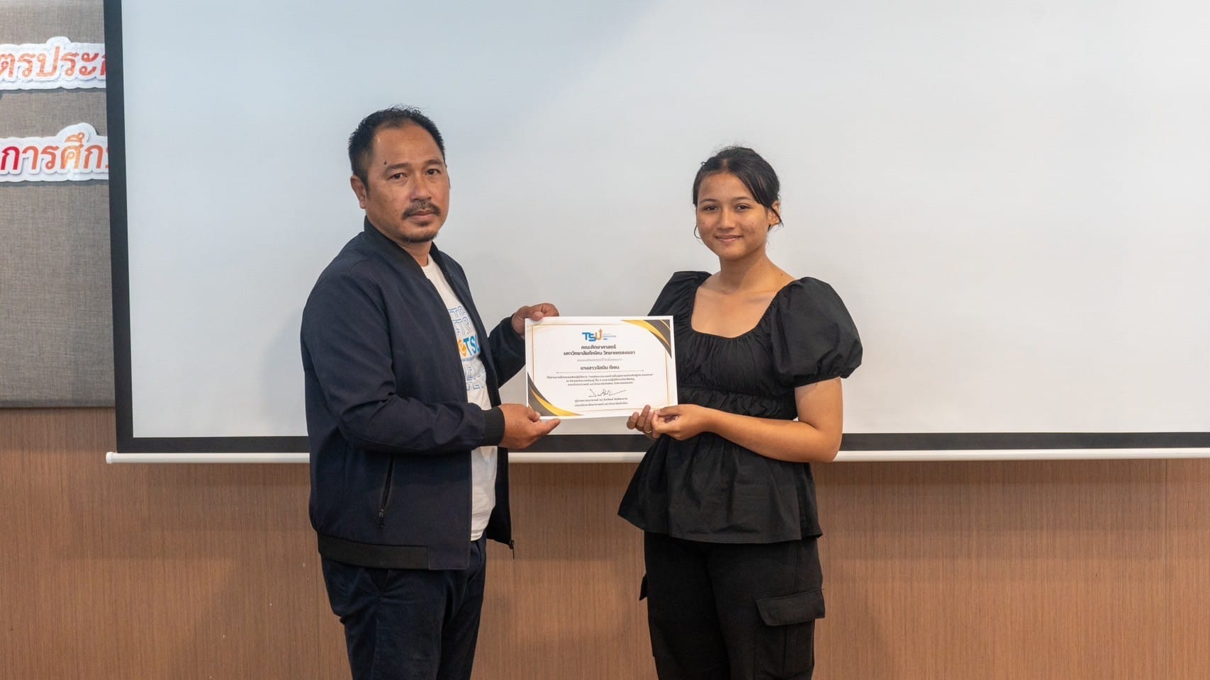 "การอบรม​เชิงปฏิบัติการ​ เทคนิคนวดหน้า เพื่อสุขภาพ​สำหรับ​ผู้​ประกอบการ"  โครงการ​เรียน​รู้ตลอดชีวิต